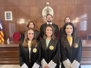 De izquierda a derecha con sus padrinos Martorell, González y Piñol